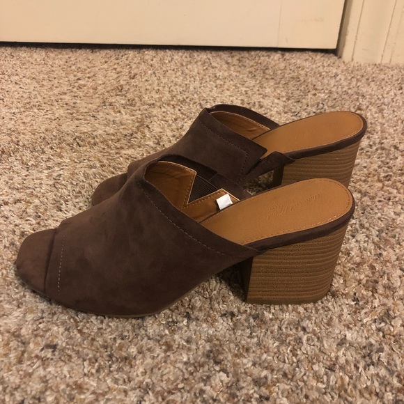 Universal Thread Shoes - NEW: Universal Thread - open toed mules, 9.5w